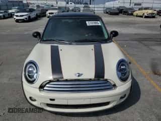 2007 MINI Hardtop with VIN WMWMF33547TT51590, listed as a Copart auction lot 57323995 with 114,113 mi miles and Salvage title. Bid and sale history available at DreamBid. Image 5.