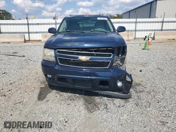 2007 Chevrolet Tahoe LS z VIN 1GNFC13057J122237, wystawiony jako Copart lot #81049025 z przebiegiem 310 096 mil mil oraz Szkoda całkowita • Salvage title. Historia ofert i sprzedaży dostępna na DreamBid. Obrazek 5.