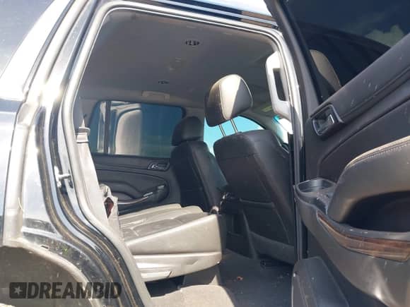 2019 Chevrolet Tahoe LT z VIN 1GNSCBKC2KR122254, wystawiony jako IAAI lot #42725890 z przebiegiem 242 719 mil mil oraz . Historia ofert i sprzedaży dostępna na DreamBid. Obrazek 8.