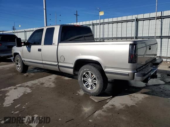 1998 GMC Sierra 1500 z VIN 1GTEC19MXWE559415, wystawiony jako Copart lot #79894184 z przebiegiem 114 711 mil mil oraz Szkoda całkowita • Salvage title. Historia ofert i sprzedaży dostępna na DreamBid. Obrazek 2.
