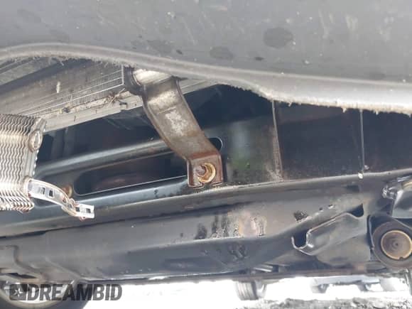 2013 Chevrolet Traverse LT z VIN 1GNKVGKD7DJ171712, wystawiony jako IAAI lot #42896161 z przebiegiem 110 191 mil mil oraz . Historia ofert i sprzedaży dostępna na DreamBid. Obrazek 14.