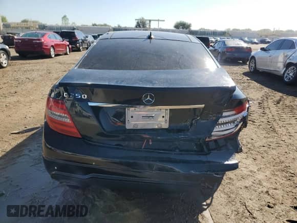 2012 Mercedes-Benz C 250 с VIN WDDGJ4HB0CF859816, выставлен на аукционе Copart как лот 81598075 с пробегом 105 485 миль миль и Списание • Salvage title. История ставок и продаж доступна на DreamBid. Изображение 6.