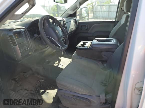 2016 Chevrolet Silverado 2500HD Work Truck z VIN 1GC2KUEG5GZ180579, wystawiony jako Copart lot #56545005 z przebiegiem 331 061 mil mil oraz Czysty tytuł • Clean title. Historia ofert i sprzedaży dostępna na DreamBid. Obrazek 7.