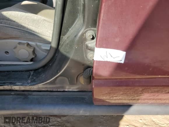 2001 Saturn SL with VIN 1G8ZK52711Z324512, listed as a Copart auction lot 73812924 with 121,284 mi miles and Salvage title. Bid and sale history available at DreamBid. Image 12.