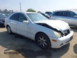 2001 Mercedes-Benz C 320 с VIN WDBRF64J71F085525, выставлен на аукционе IAAI как лот 42497823 с пробегом 143 585 миль миль и . История ставок и продаж доступна на DreamBid. Изображение 1.