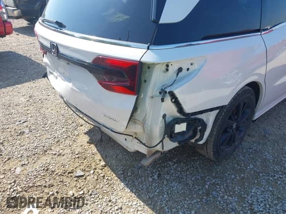 2023 Honda Odyssey Sport z VIN 5FNRL6H75PB065022, wystawiony jako IAAI lot #42683077 z przebiegiem 45 650 mil mil oraz . Historia ofert i sprzedaży dostępna na DreamBid. Obrazek 18.