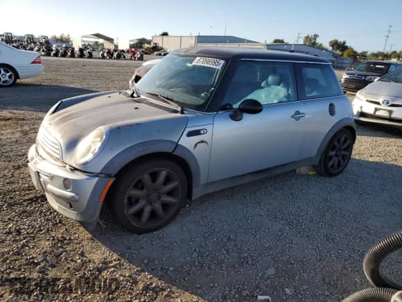 2004 MINI Hardtop with VIN WMWRC33494TC54180, listed as a Copart auction lot 87096995 with 160,028 mi miles and Salvage title. Bid and sale history available at DreamBid. Image 1.