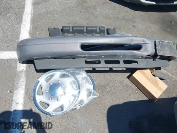 2006 Ford Econoline Cargo z VIN 1FTNE24L06DA80246, wystawiony jako IAAI lot #42630383 z przebiegiem 232 882 mil mil oraz . Historia ofert i sprzedaży dostępna na DreamBid. Obrazek 12.