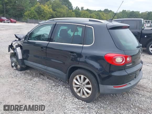 2011 Volkswagen Tiguan SE with VIN WVGAV7AX9BW503208, listed as a IAAI auction lot 40261637 with 131,291 mi miles and . Bid and sale history available at DreamBid. Image 3.