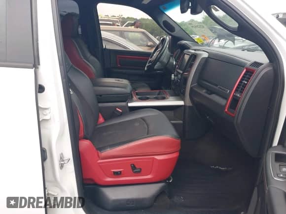 2017 Ram 1500 Rebel z VIN 1C6RR7YT7HS575529, wystawiony jako IAAI lot #42125529 z przebiegiem 110 722 mil mil oraz . Historia ofert i sprzedaży dostępna na DreamBid. Obrazek 5.