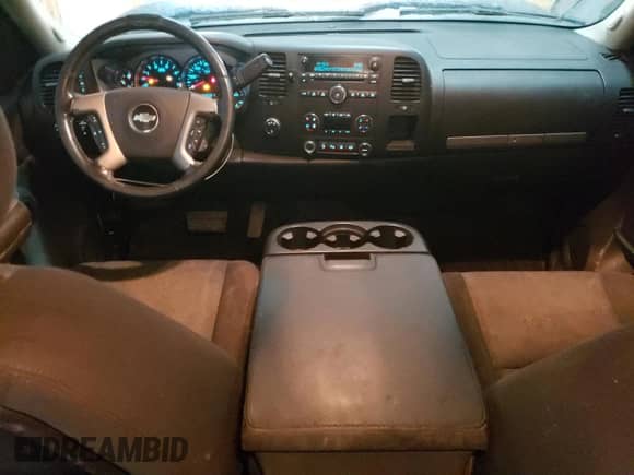 2011 Chevrolet Silverado 3500HD SRW LT z VIN 1GC4K0C83BF221444, wystawiony jako Copart lot #65460995 z przebiegiem 168 217 mil mil oraz Czysty tytuł • Clean title. Historia ofert i sprzedaży dostępna na DreamBid. Obrazek 8.