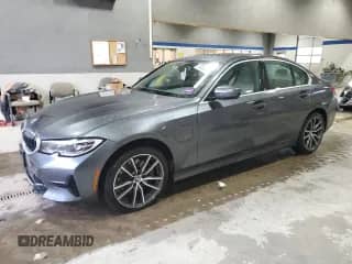 2021 BMW 3 Series 330e xDrive z VIN 3MW5P9J05M8B76751, wystawiony jako Copart lot #80668904 z przebiegiem 30 916 mil mil oraz Szkoda całkowita • Salvage title. Historia ofert i sprzedaży dostępna na DreamBid. Obrazek 1.