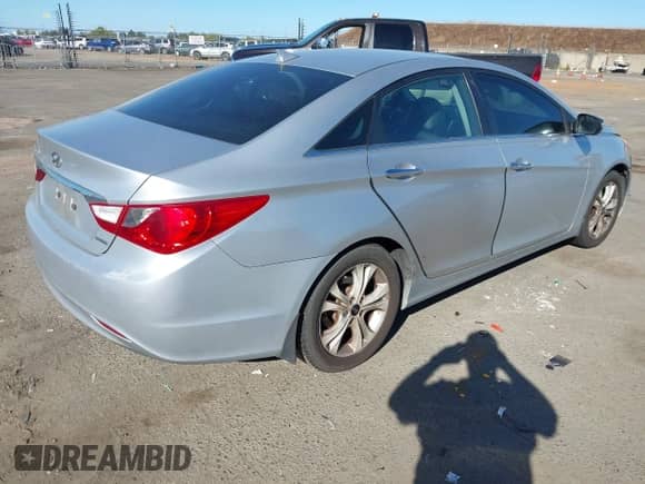 2013 Hyundai Sonata Limited z VIN 5NPEC4AC4DH528856, wystawiony jako IAAI lot #43439511 z przebiegiem 165 269 mil mil oraz . Historia ofert i sprzedaży dostępna na DreamBid. Obrazek 4.