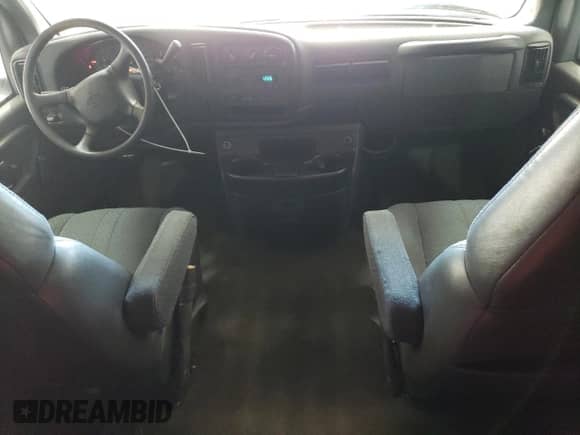 2002 Chevrolet Express с VIN 1GNFG15M121211431, выставлен на аукционе Copart как лот 81289444 с пробегом 37 379 миль миль и Списание • Salvage title. История ставок и продаж доступна на DreamBid. Изображение 8.