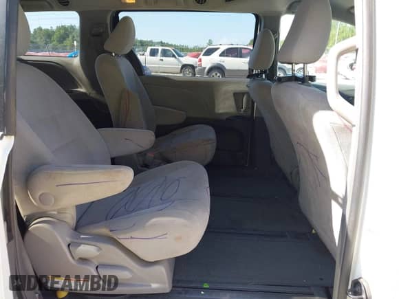 2016 Toyota Sienna L with VIN 5TDZK3DC7GS735427, listed as a IAAI auction lot 42333624 with 82,599 mi miles and . Bid and sale history available at DreamBid. Image 8.