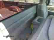 2000 Chevrolet Silverado 2500 z VIN 1GCGK24R1YR179315, wystawiony jako Copart lot #62485564 z przebiegiem 125 566 mil mil oraz Szkoda całkowita • Salvage title. Historia ofert i sprzedaży dostępna na DreamBid. Obrazek 10.