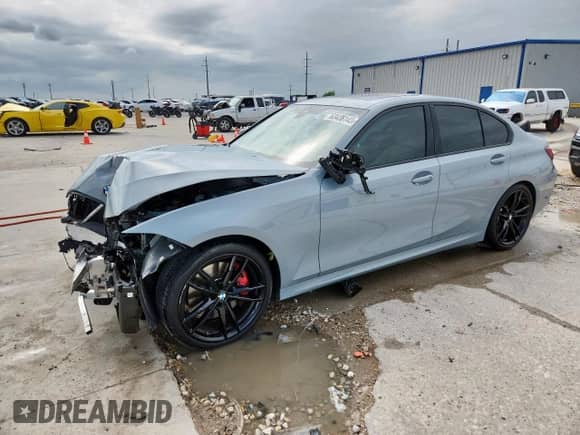2023 BMW 3 Series 330i z VIN 3MW69FF08P8C83464, wystawiony jako Copart lot #63436145 z przebiegiem Nie podano mil oraz Czysty tytuł • Clean title. Historia ofert i sprzedaży dostępna na DreamBid. Obrazek 1.