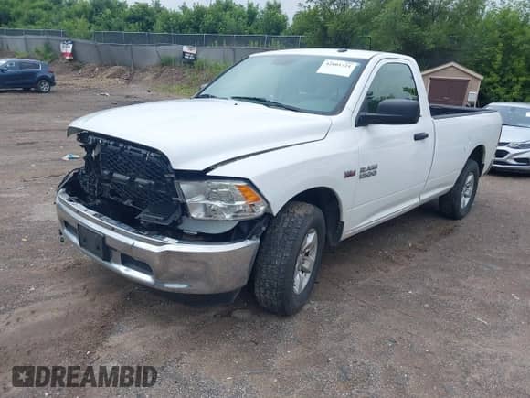 2019 Ram 1500 Tradesman z VIN 3C6JR6DT9KG506966, wystawiony jako IAAI lot #42801721 z przebiegiem 46 685 mil mil oraz . Historia ofert i sprzedaży dostępna na DreamBid. Obrazek 2.