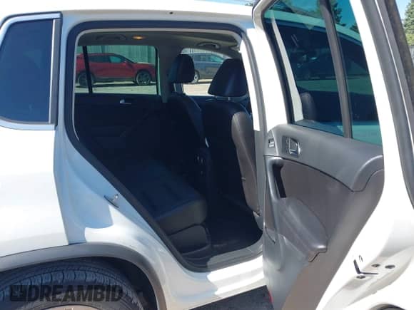 2017 Volkswagen Tiguan Sport с VIN WVGUV7AX2HW509048, выставлен на аукционе IAAI как лот 42781032 с пробегом 91 546 миль миль и . История ставок и продаж доступна на DreamBid. Изображение 8.