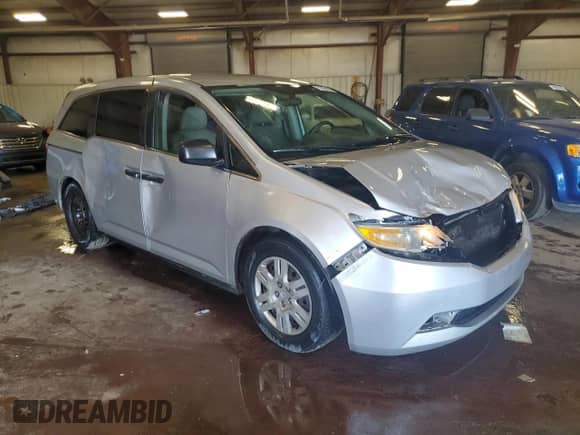 2012 Honda Odyssey LX z VIN 5FNRL5H26CB117587, wystawiony jako Copart lot #71431495 z przebiegiem 183 045 mil mil oraz Czysty tytuł • Clean title. Historia ofert i sprzedaży dostępna na DreamBid. Obrazek 4.