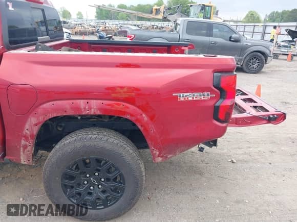 2023 Chevrolet Colorado 4WD Trail Boss с VIN 1GCPTEEK1P1201410, выставлен на аукционе IAAI как лот 39219863 с пробегом 12 420 миль миль и . История ставок и продаж доступна на DreamBid. Изображение 19.