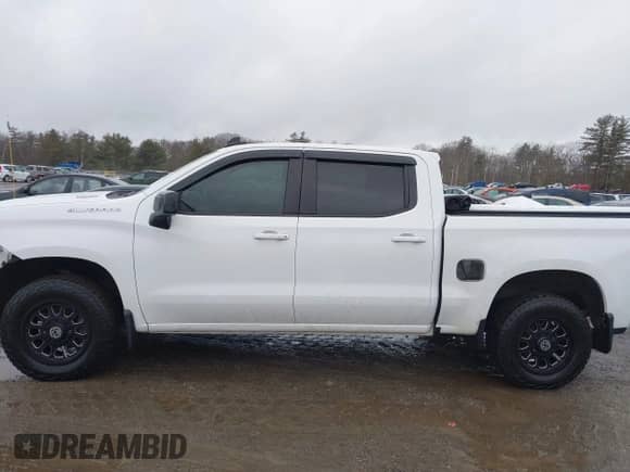 2021 Chevrolet Silverado 1500 RST z VIN 3GCUYEET1MG192718, wystawiony jako IAAI lot #41692530 z przebiegiem 90 221 mil mil oraz . Historia ofert i sprzedaży dostępna na DreamBid. Obrazek 15.