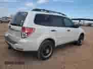 2010 Subaru Forester X с VIN JF2SH6BC9AG768064, выставлен на аукционе Copart как лот 82392225 с пробегом 155 236 миль миль и Списание • Salvage title. История ставок и продаж доступна на DreamBid. Изображение 3.