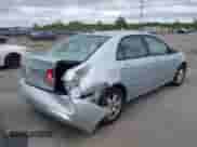 2005 Toyota Corolla CE z VIN 1NXBR30E45Z525134, wystawiony jako IAAI lot #43421593 z przebiegiem 186 223 mil mil oraz . Historia ofert i sprzedaży dostępna na DreamBid. Obrazek 4.