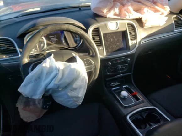 2020 Chrysler 300 Touring L с VIN 2C3CCAAG8LH168673, выставлен на аукционе Copart как лот 87555645 с пробегом 28 019 миль миль и Списание • Salvage title. История ставок и продаж доступна на DreamBid. Изображение 8.