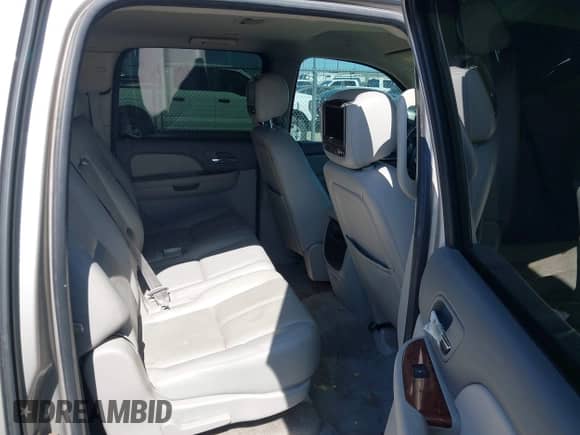 2008 Chevrolet Suburban 2LT с VIN 3GNFK16308G175973, выставлен на аукционе IAAI как лот 42283329 с пробегом 151 355 миль миль и . История ставок и продаж доступна на DreamBid. Изображение 8.
