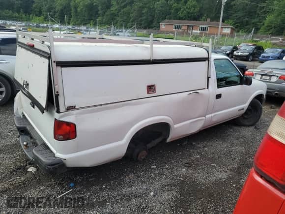 2000 Chevrolet S-10 с VIN 1GCCS1446YK183642, выставлен на аукционе Copart как лот 64385155 с пробегом Не указан миль и Списание • Salvage title. История ставок и продаж доступна на DreamBid. Изображение 3.