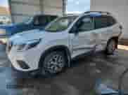 2022 Subaru Forester Premium z VIN JF2SKADC1NH502409, wystawiony jako Copart lot #69141605 z przebiegiem 34 585 mil mil oraz Szkoda całkowita • Salvage title. Historia ofert i sprzedaży dostępna na DreamBid. Obrazek 1.