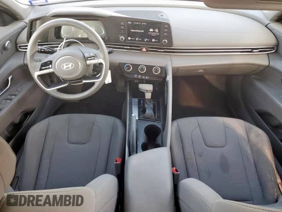 2024 Hyundai Elantra SE z VIN KMHLL4DG7RU723235, wystawiony jako Copart lot #80746585 z przebiegiem 24 536 mil mil oraz Szkoda całkowita • Salvage title. Historia ofert i sprzedaży dostępna na DreamBid. Obrazek 8.