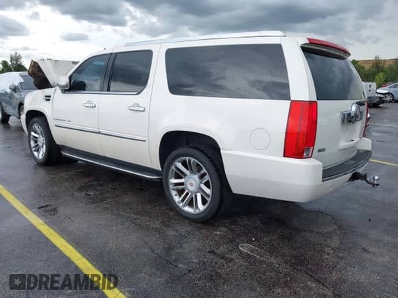 2009 Cadillac Escalade ESV with VIN 1GYFC16249R126008, listed as a IAAI auction lot 42604461 with Not provided miles and . Bid and sale history available at DreamBid. Image 3.