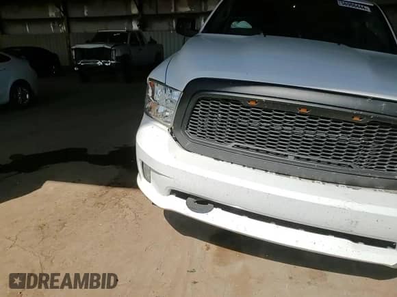 2019 Ram 1500 Express z VIN 3C6JR6AG6KG675995, wystawiony jako Copart lot #56966444 z przebiegiem 97 743 mil mil oraz Szkoda całkowita • Salvage title. Historia ofert i sprzedaży dostępna na DreamBid. Obrazek 11.