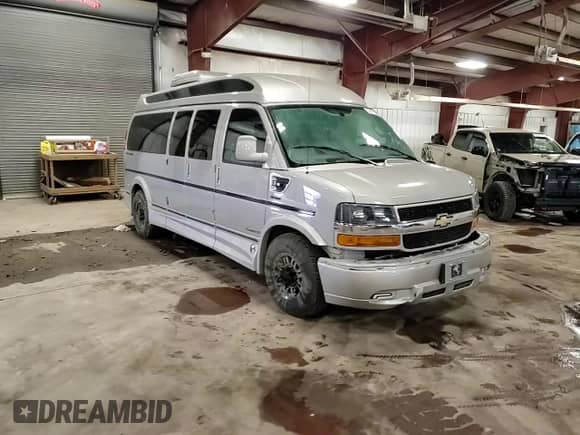 2023 Chevrolet Express Cargo z VIN 1GCWGBFP5P1136120, wystawiony jako Copart lot #69417194 z przebiegiem 10 295 mil mil oraz Nie do naprawy • Non repairable. Historia ofert i sprzedaży dostępna na DreamBid. Obrazek 11.