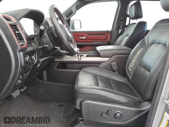 2020 Ram 1500 Rebel z VIN 1C6SRFLT7LN137992, wystawiony jako Copart lot #86550465 z przebiegiem 45 615 mil mil oraz Czysty tytuł • Clean title. Historia ofert i sprzedaży dostępna na DreamBid. Obrazek 7.