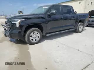 2023 Toyota Tundra SR с VIN 5TFKB5DB2PX062058, выставлен на аукционе Copart как лот 48930115 с пробегом 84 520 миль миль и Списание • Salvage title. История ставок и продаж доступна на DreamBid. Изображение 1.