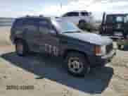 1998 Jeep Grand Cherokee Limited z VIN 1J4GZ78Y5WC185820, wystawiony jako Copart lot #67221725 z przebiegiem 280 414 mil mil oraz Szkoda całkowita • Salvage title. Historia ofert i sprzedaży dostępna na DreamBid. Obrazek 4.