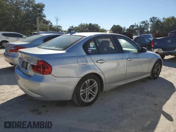 2008 BMW 3 Series 328i z VIN WBAVA37568NL55837, wystawiony jako Copart lot #91029115 z przebiegiem 76 374 mil mil oraz Czysty tytuł • Clean title. Historia ofert i sprzedaży dostępna na DreamBid. Obrazek 3.