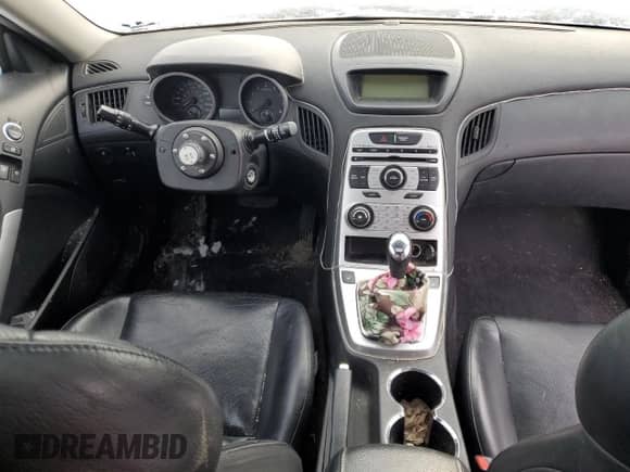 2010 Hyundai Genesis Coupe с VIN KMHHT6KD4AU023588, выставлен на аукционе Copart как лот 86835754 с пробегом 179 932 миль миль и Списание • Salvage title. История ставок и продаж доступна на DreamBid. Изображение 8.