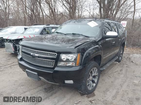 2008 Chevrolet Suburban 2LT z VIN 3GNFK16388G160010, wystawiony jako IAAI lot #41153614 z przebiegiem 209 870 mil mil oraz . Historia ofert i sprzedaży dostępna na DreamBid. Obrazek 18.