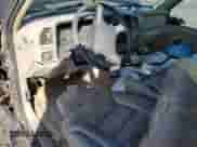 1997 Chevrolet Tahoe z VIN 3GNEK18R0VG177229, wystawiony jako Copart lot #86872144 z przebiegiem 62 707 mil mil oraz Szkoda całkowita • Salvage title. Historia ofert i sprzedaży dostępna na DreamBid. Obrazek 8.