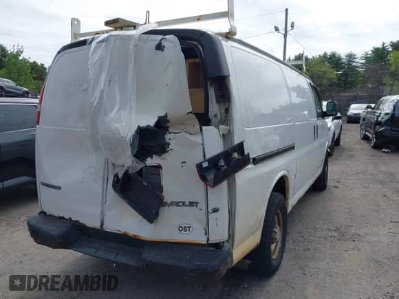 2004 Chevrolet Express Cargo with VIN 1GCGG25V341208545, listed as a IAAI auction lot 42290129 with 255,223 mi miles and . Bid and sale history available at DreamBid. Image 4.