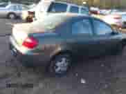 2004 Dodge Neon SE z VIN 1B3AS26C64D561041, wystawiony jako IAAI lot #41254648 z przebiegiem 156 672 mil mil oraz . Historia ofert i sprzedaży dostępna na DreamBid. Obrazek 4.