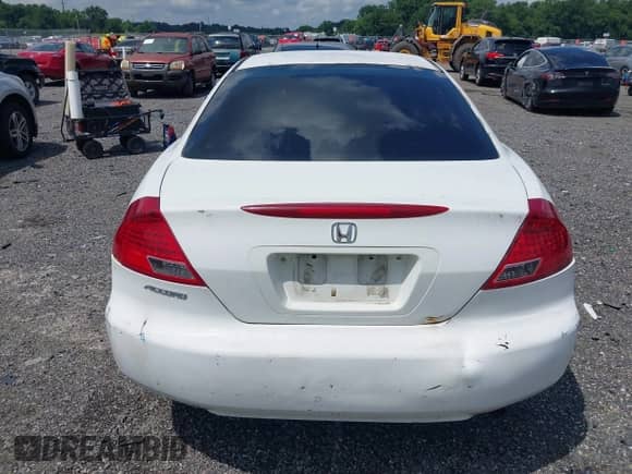 2006 Honda Accord EX с VIN 1HGCM72766A020200, выставлен на аукционе IAAI как лот 42733815 с пробегом 137 738 миль миль и . История ставок и продаж доступна на DreamBid. Изображение 16.