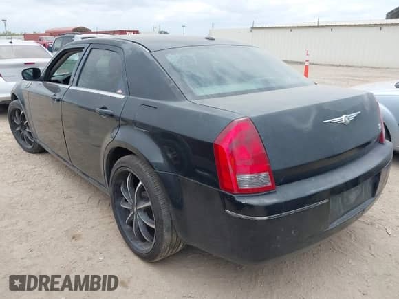 2007 Chrysler 300 Signature with VIN 2C3LA53G57H721960, listed as a IAAI auction lot 42024456 with 220,899 mi miles and . Bid and sale history available at DreamBid. Image 3.