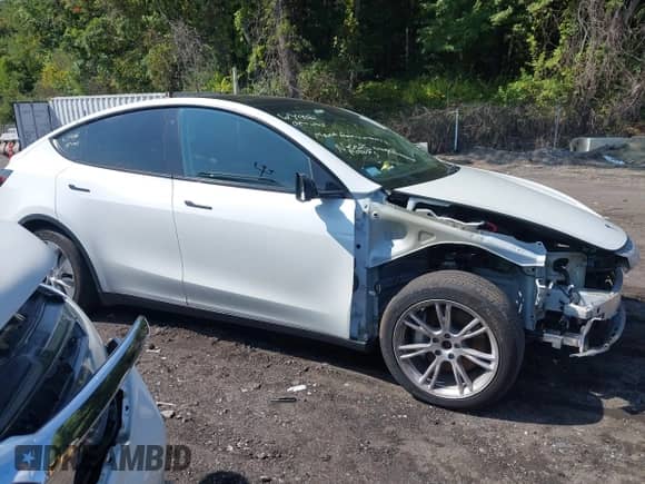 2020 Tesla Model Y Long Range с VIN 5YJYGDEE8LF035966, выставлен на аукционе IAAI как лот 43148128 с пробегом 107 508 миль миль и . История ставок и продаж доступна на DreamBid. Изображение 13.