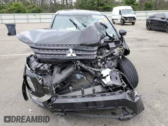 2023 Mitsubishi Outlander SE with VIN JA4J4UA85PZ040370, listed as a Copart auction lot 69807895 with Not provided miles and Salvage title. Bid and sale history available at DreamBid. Image 5.
