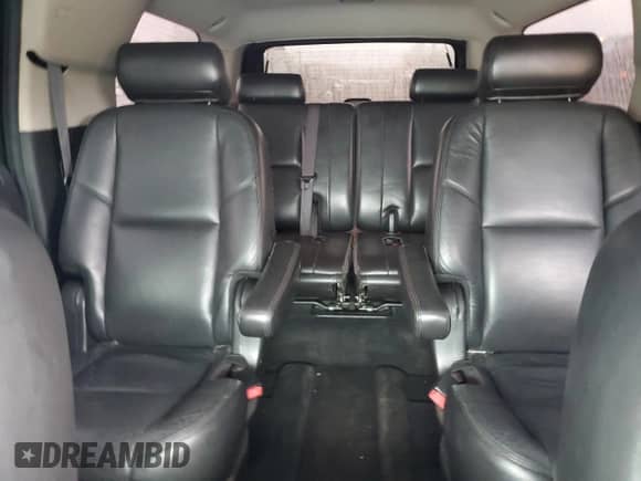 2010 Cadillac Escalade ESV Premium z VIN 1GYUKJEF4AR182436, wystawiony jako Copart lot #49182565 z przebiegiem 200 603 mil mil oraz Czysty tytuł • Clean title. Historia ofert i sprzedaży dostępna na DreamBid. Obrazek 10.